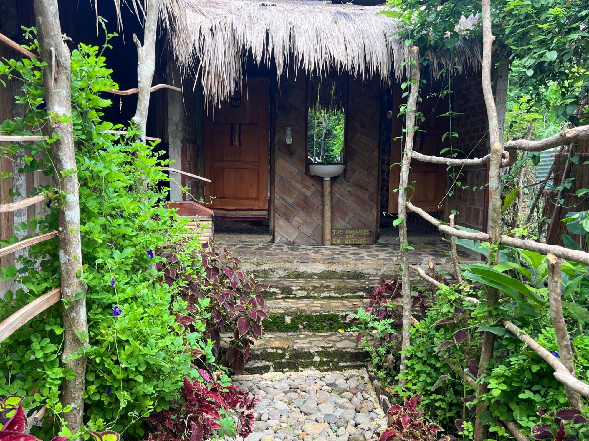 Sten Lodge Eco Homestay Labuan Bajo Exterior photo